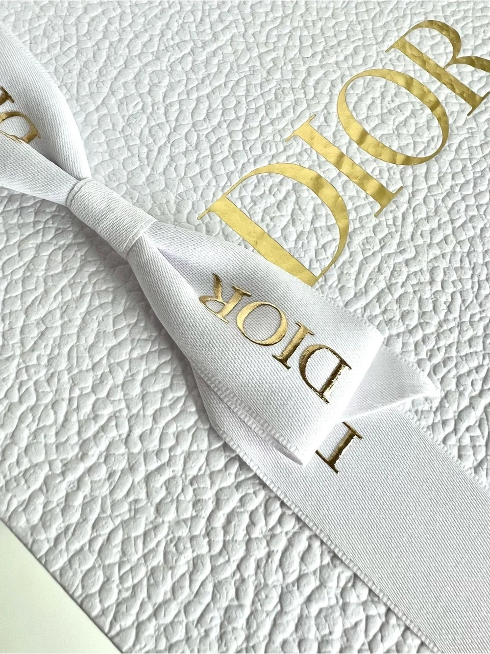 ✨Dior white empty gift box with signature ribbon and tissues✨
